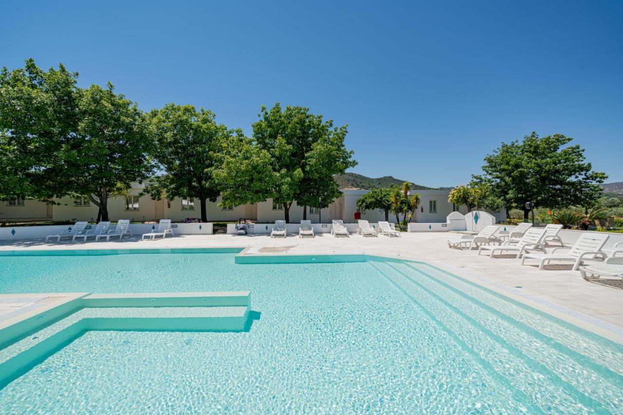 Hotel Le Mimose San Teodoro  Kültér fotó