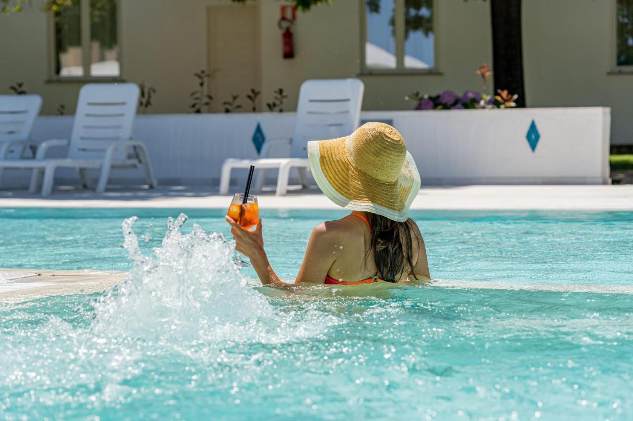 Hotel Le Mimose San Teodoro  Kültér fotó