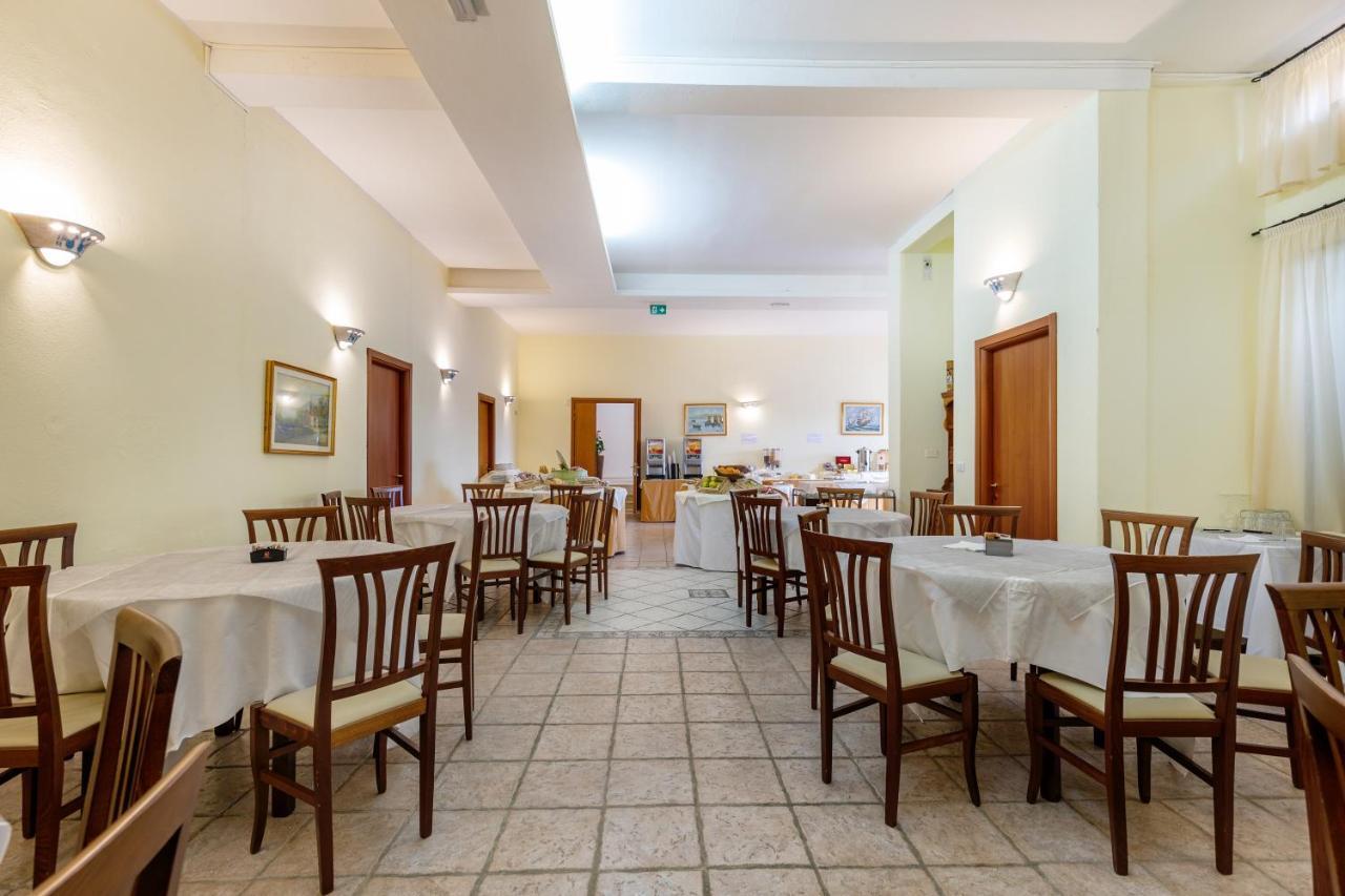 Hotel Le Mimose San Teodoro  Kültér fotó